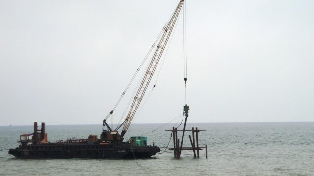 Pile Driving Works using Hydraulic Impact Hammer and Crane Barge